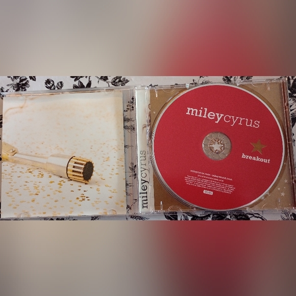 3 Untested Used Hannah Montana & Miley Cyrus CDs - Picture 9 of 16
